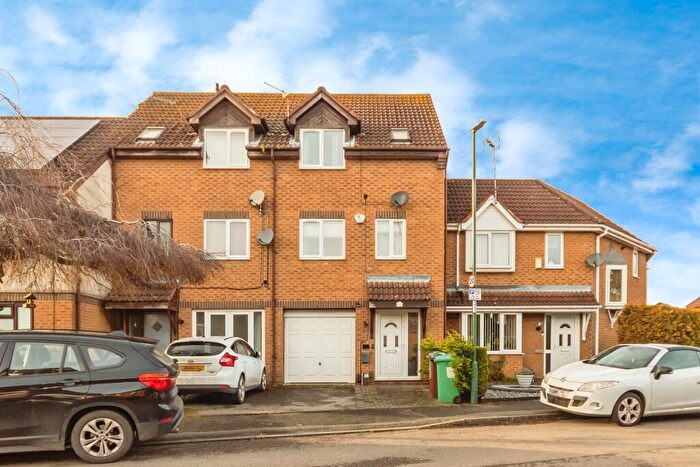3 Bedroom Town House For Sale In Pearce Drive, Nottingham, NG8