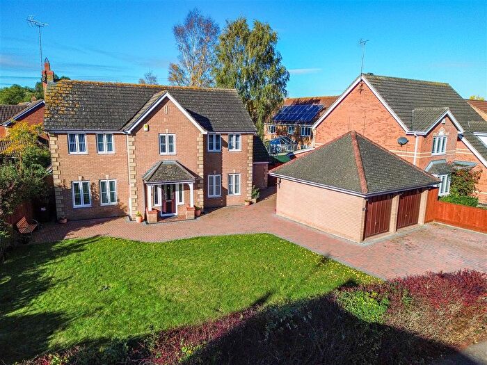 5 Bedroom Detached House For Sale In Whitesands Way, Hunsbury Meadows, NN4