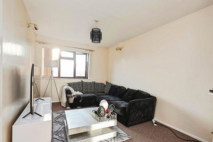 1 Bedroom Flat For Sale In Garratt Close, Oldbury, B68
