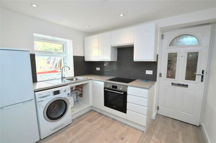 1 Bedroom Apartment To Rent In Gatestone Road, London, SE19