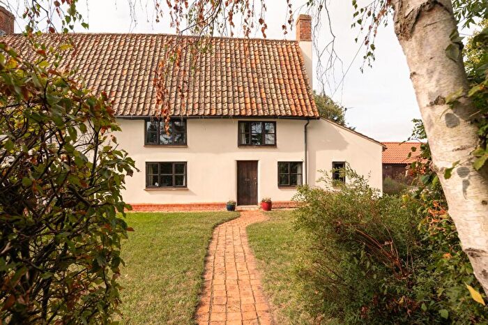 3 Bedroom Cottage For Sale In North End, Bletsoe, Bedfordshire (with Stables And Land), MK44