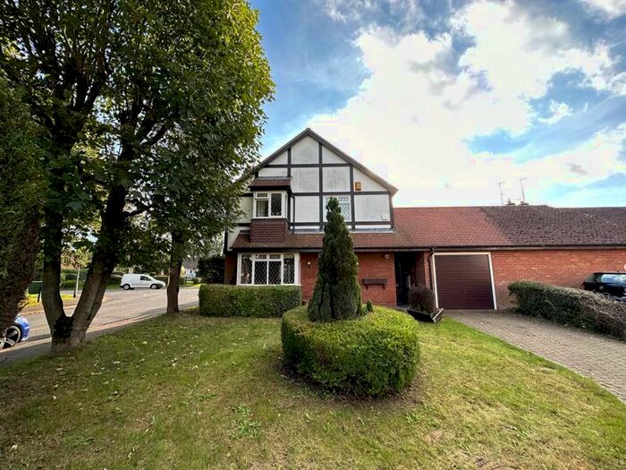 3 Bedroom Semi-Detached House To Rent In Trinity Walk, Hemel Hempstead, HP2