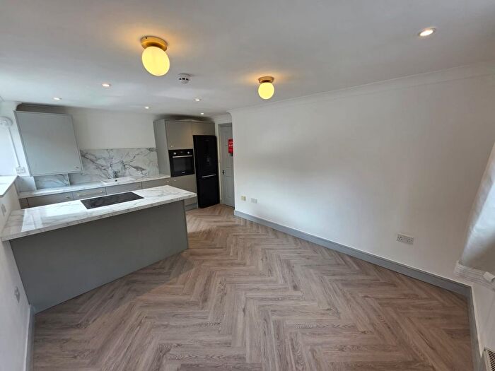 2 Bedroom Flat To Rent In Cardiff Road, Luton, Bedfordshire, LU1