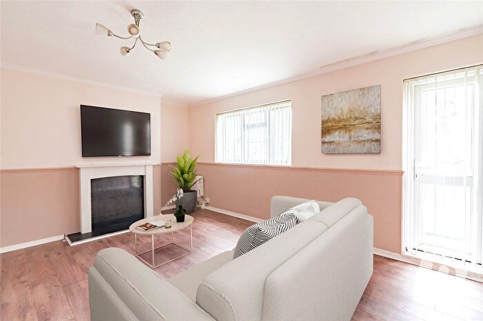 2 Bedroom Flat For Sale In Victor Walk, Hornchurch, RM12