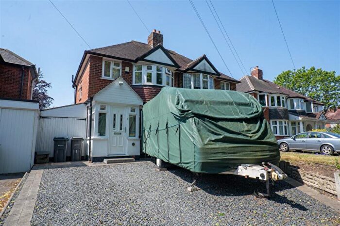 3 Bedroom Semi-Detached House For Sale In Saxondale Avenue, Birmingham, B26
