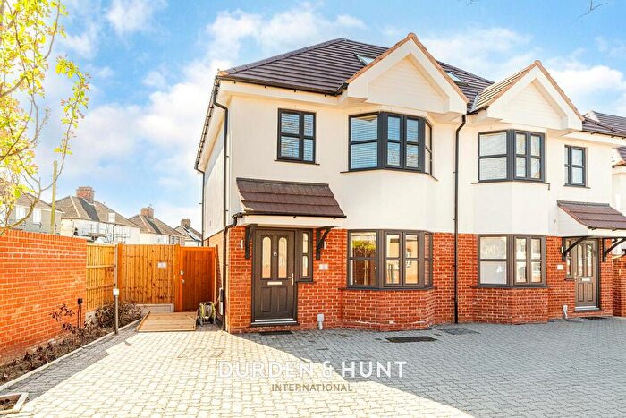 4 Bedroom Semi-Detached House For Sale In Purfleet Road, South Ockendon, RM15
