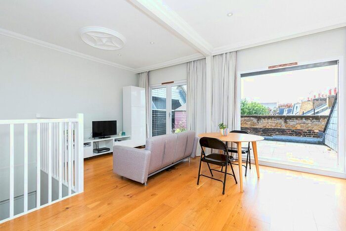 2 Bedroom Flat To Rent In Devonia Road, London, N1