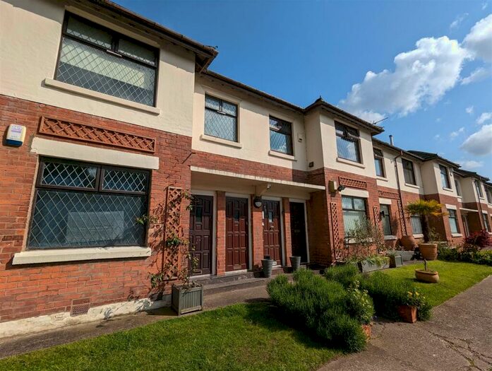 2 Bedroom Apartment To Rent In St Albans Terrace, Cheetwood, M8