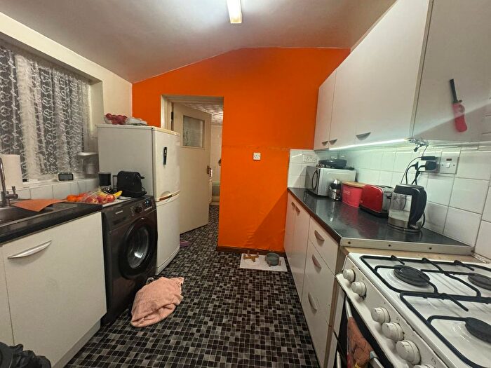 3 Bedroom Flat To Rent In Selby Road, London, E13