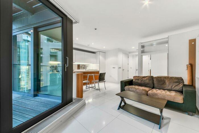Flat To Rent In Baltimore Wharf, Canary Wharf, London, E14