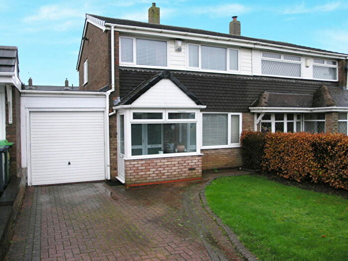 3 Bedroom Semi-Detached House For Sale In City Road, Tividale, Oldbury., B69
