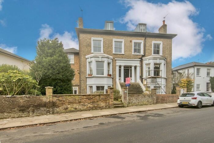 2 Bedroom Flat To Rent In Stanley Road, Twickenham, TW2