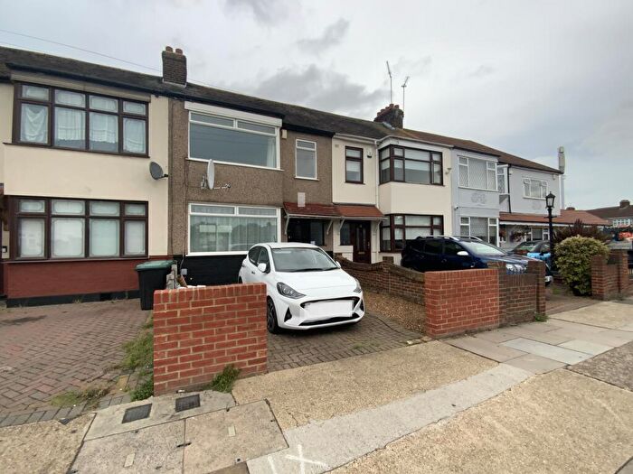 3 Bedroom Terraced House To Rent In Ford Lane, Rainham, Havering, RM13