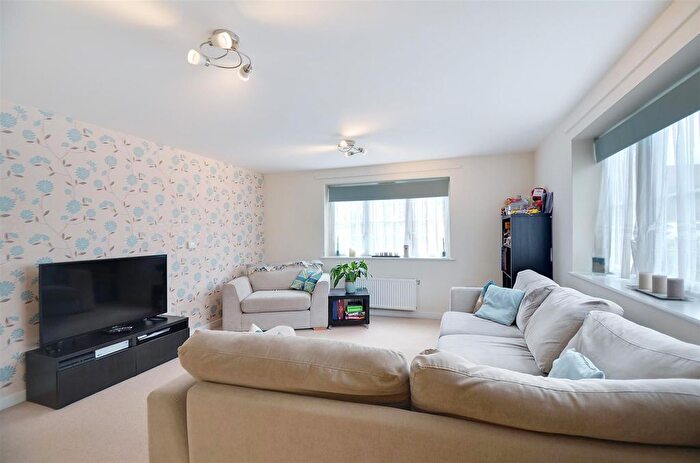 1 Bedroom Flat For Sale In Rokesby Road, Slough, SL2