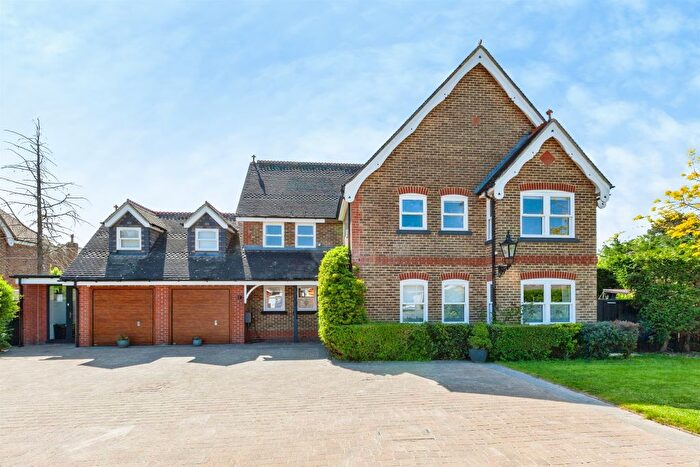 6 Bedroom Detached House For Sale In Grangewood, Wexham, Slough, SL3