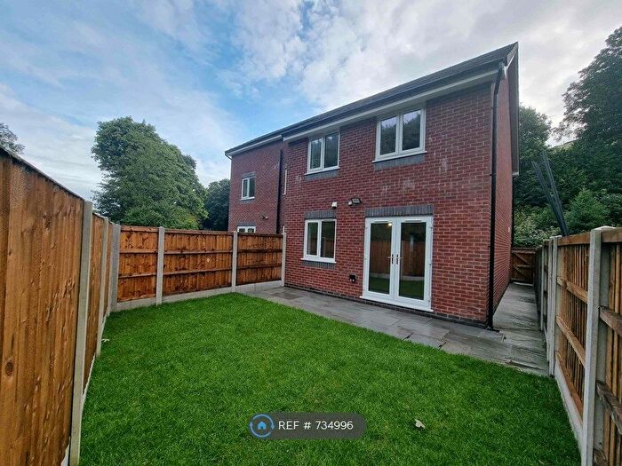 3 Bedroom Semi-Detached House To Rent In Milnrow Road, Shaw, OL2