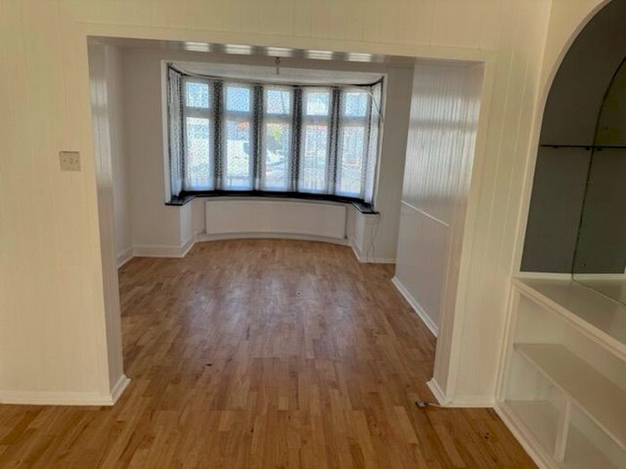 3 Bedroom Semi-Detached House To Rent In Princes Avenue, London, NW9