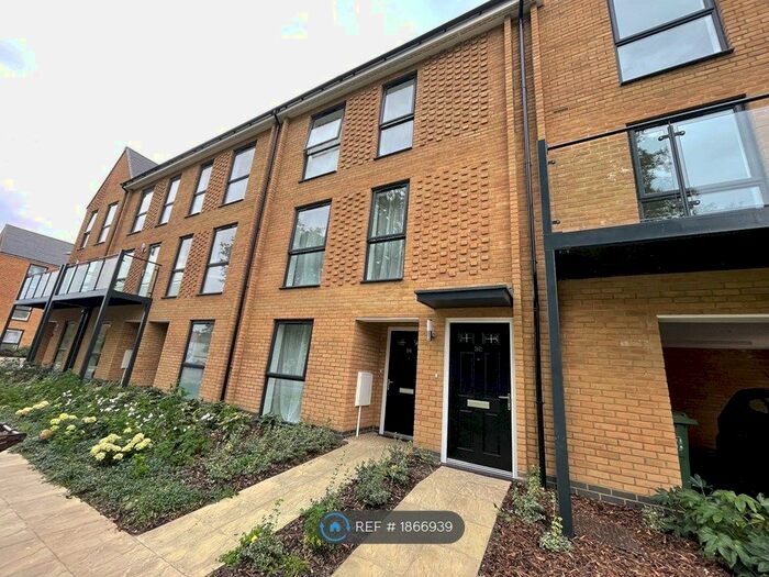 2 Bedroom End Of Terrace House To Rent In Hackbridge Road, Wallington, SM6