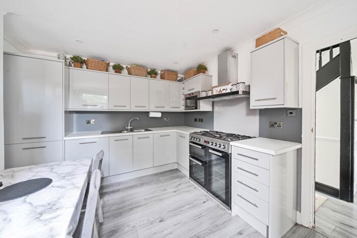 4 Bedroom Flat For Sale In Upper Elmers End Road, Beckenham, Kent, BR3