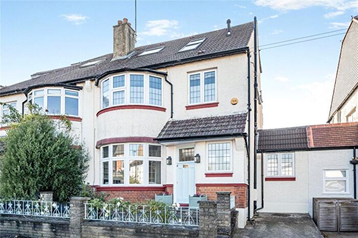4 Bedroom Semi-Detached House For Sale In Grasmere Road, London, N10