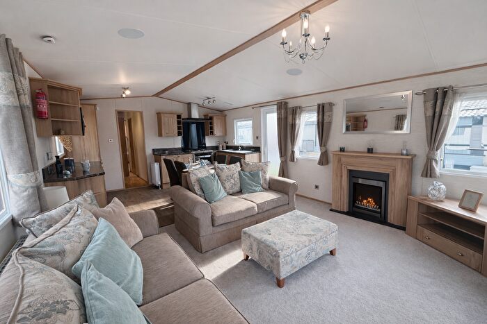 3 Bedroom Mobile/park Home For Sale In The Fairway, Sandown, PO36