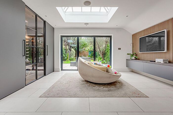 4 Bedroom Semi-detached House To Rent In Finlay Street, Alphabet Streets, SW6