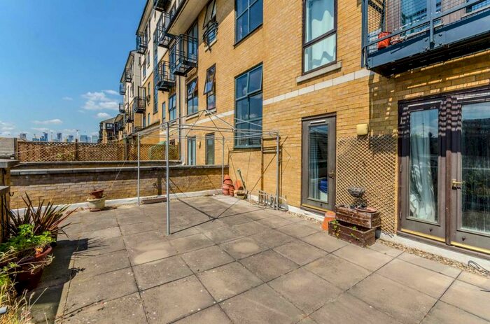 2 Bedroom Flat To Rent In Drake Hall, Royal Docks, London, E16
