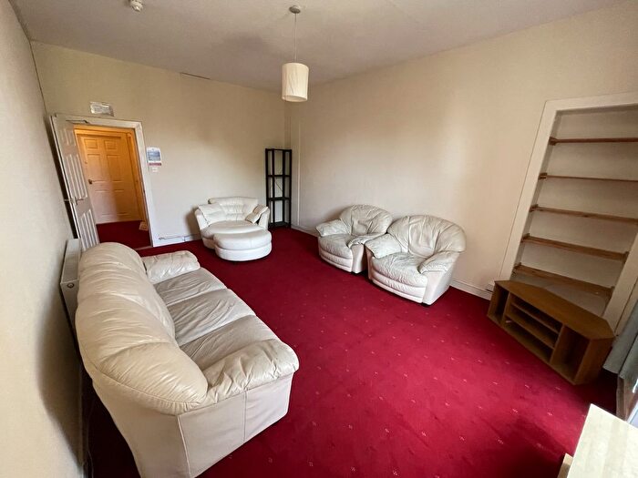 3 Bedroom Flat To Rent In Windsor Street, Dundee, DD2