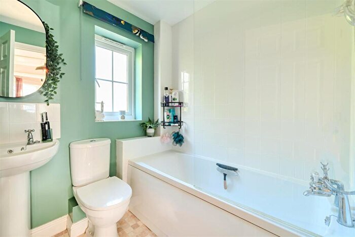 3 Bedroom End Of Terrace House For Sale In Flax Meadow Lane, Axminster, EX13