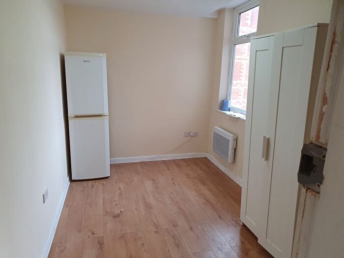 2 Bedroom Flat To Rent In Delaunays Road, Crumpsall, Manchester, M8