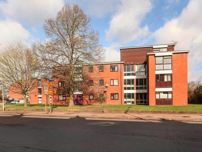 2 Bedroom Flat To Rent In Allison Court, Reading, RG1