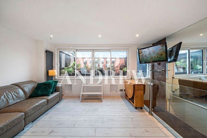 3 Bedroom Flat To Rent In Hanley Road, N4