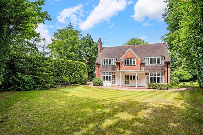 5 Bedroom Detached House For Sale In Waterhouse Lane, Kingswood, KT20