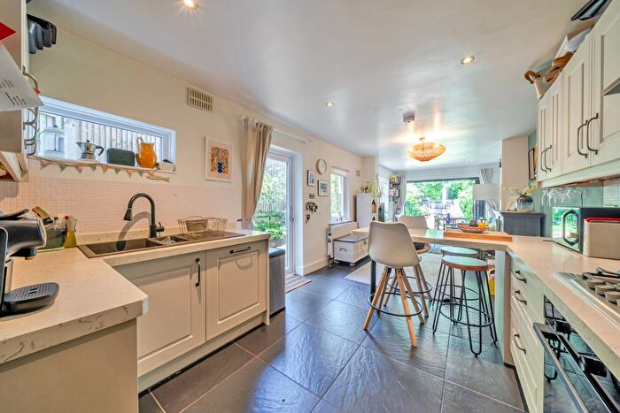 2 Bedroom Flat For Sale In Hitherfield Road, Streatham, London, SW16