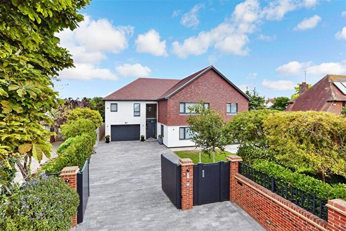 6 Bedroom Detached House For Sale In Lindenthorpe Road, Broadstairs, Kent, CT10