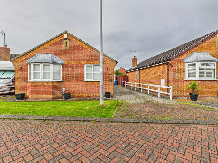 3 Bedroom Bungalow To Rent In Chaytor Close, Hull, Yorkshire, HU12