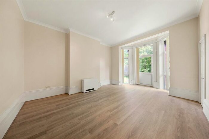1 Bedroom Flat To Rent In Windmill Hill, Enfield Town, EN2