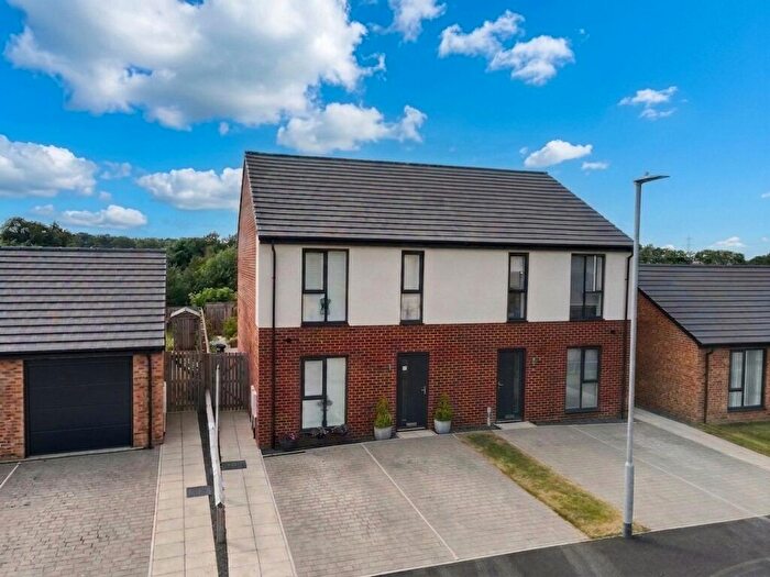 3 Bedroom Semi-Detached House For Sale In Hedgehope Drive, Kingsmead, NE71
