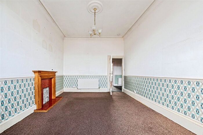 2 Bedroom Flat For Sale In East Princes Street, Helensburgh, Argyll And Bute, G84