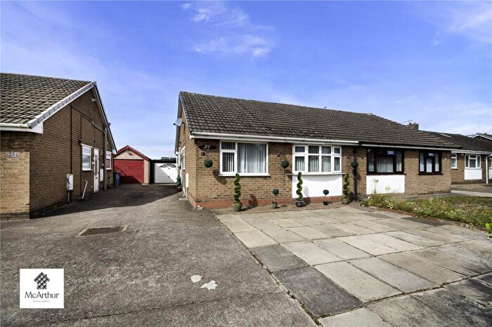 2 Bedroom Bungalow For Sale In Baulk Lane, Harworth & Bircotes, Doncaster, South Yorkshire, DN11