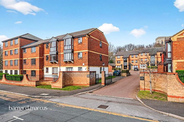 1 Bedroom Flat For Sale In Kirk Rise, Sutton, SM1