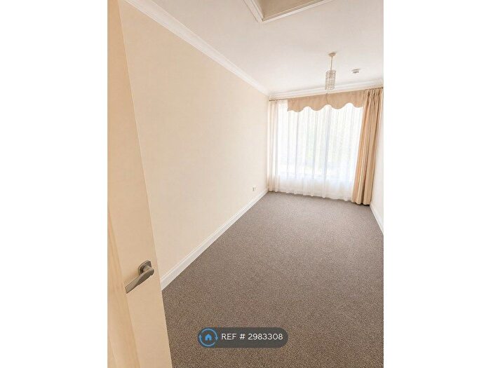 Studio To Rent In Cavendish Avenue, London, N3