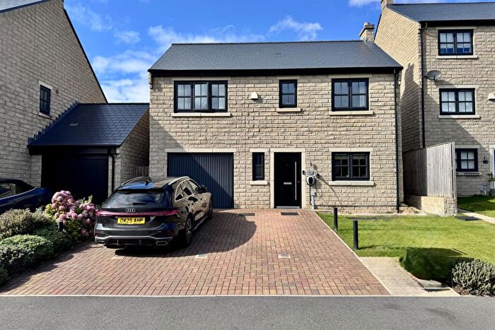 3 Bedroom Detached House For Sale In Hawkshead Road, Glossop, SK13