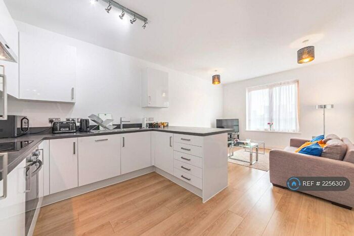 1 Bedroom Flat To Rent In Eddington Court, London, E16
