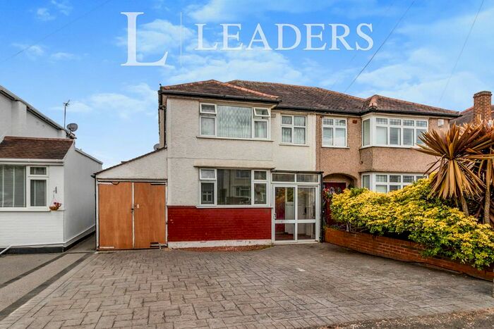 4 Bedroom Semi-Detached House To Rent In Parbury Rise, Chessington, KT9