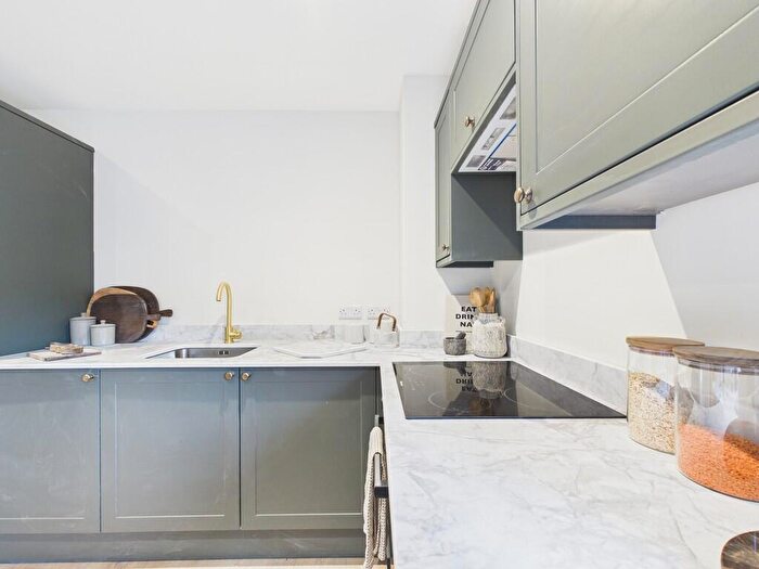 1 Bedroom Flat To Rent In High Street, Worthing, BN11