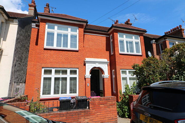 4 Bedroom Semi-Detached House For Sale In Westborough Road, Westcliff, SS0