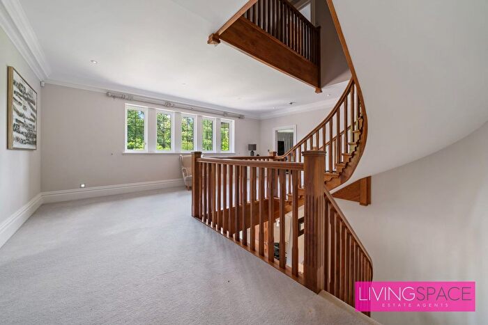 8 Bedroom Detached House For Sale In Mansion House Drive, Stanmore, HA7