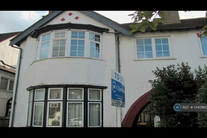 2 Bedroom Maisonette To Rent In Millway, London, NW7