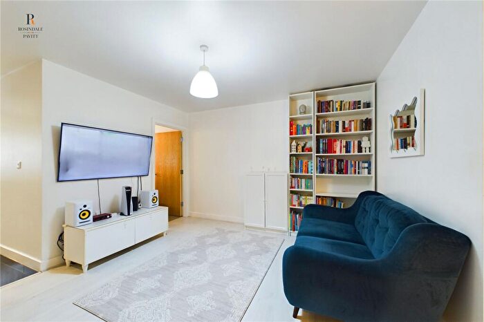 1 Bedroom Apartment For Sale In London Road, Mitcham, CR4